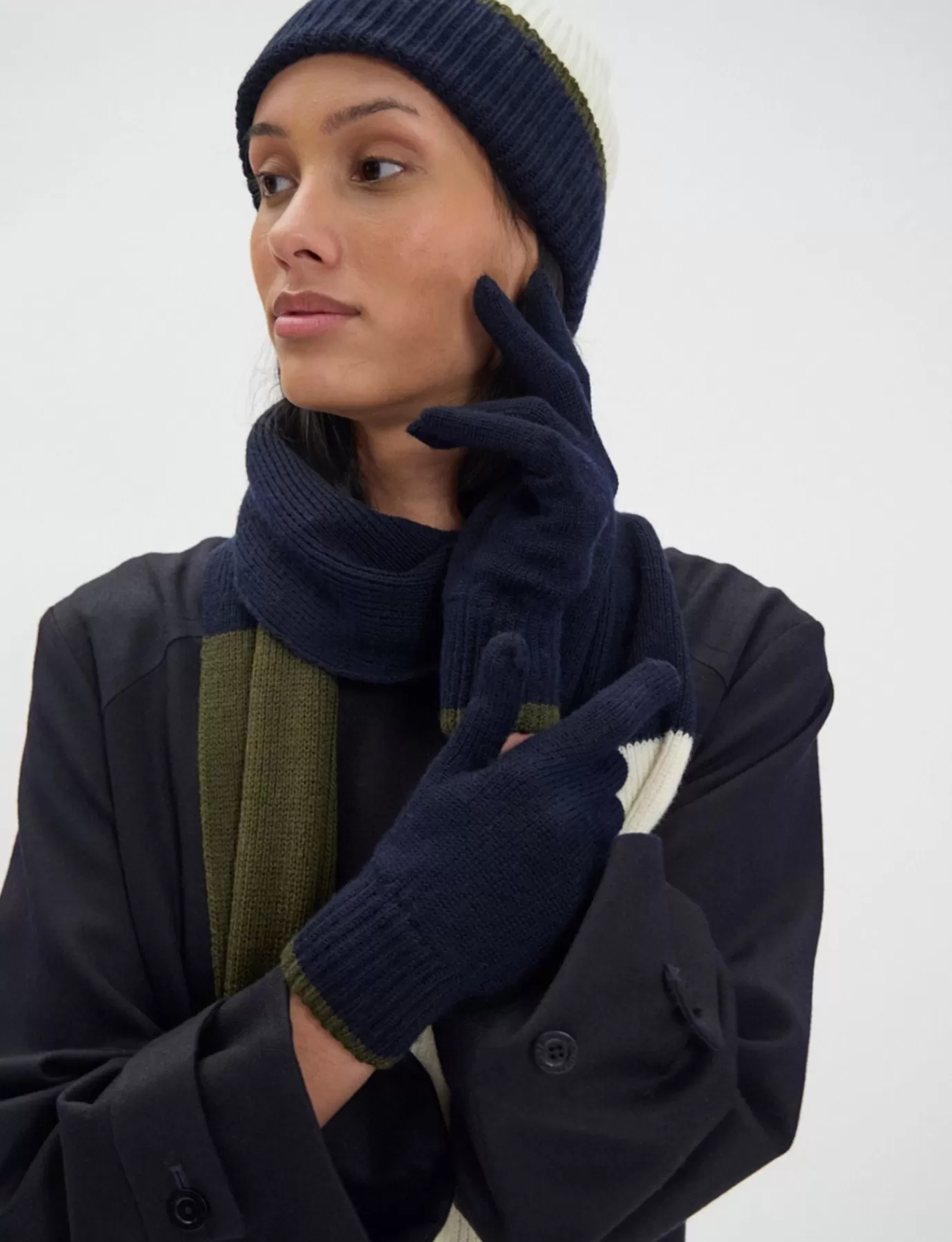 Ines De La Fressange Paris Gants Bahia en maille marine, filet kaki