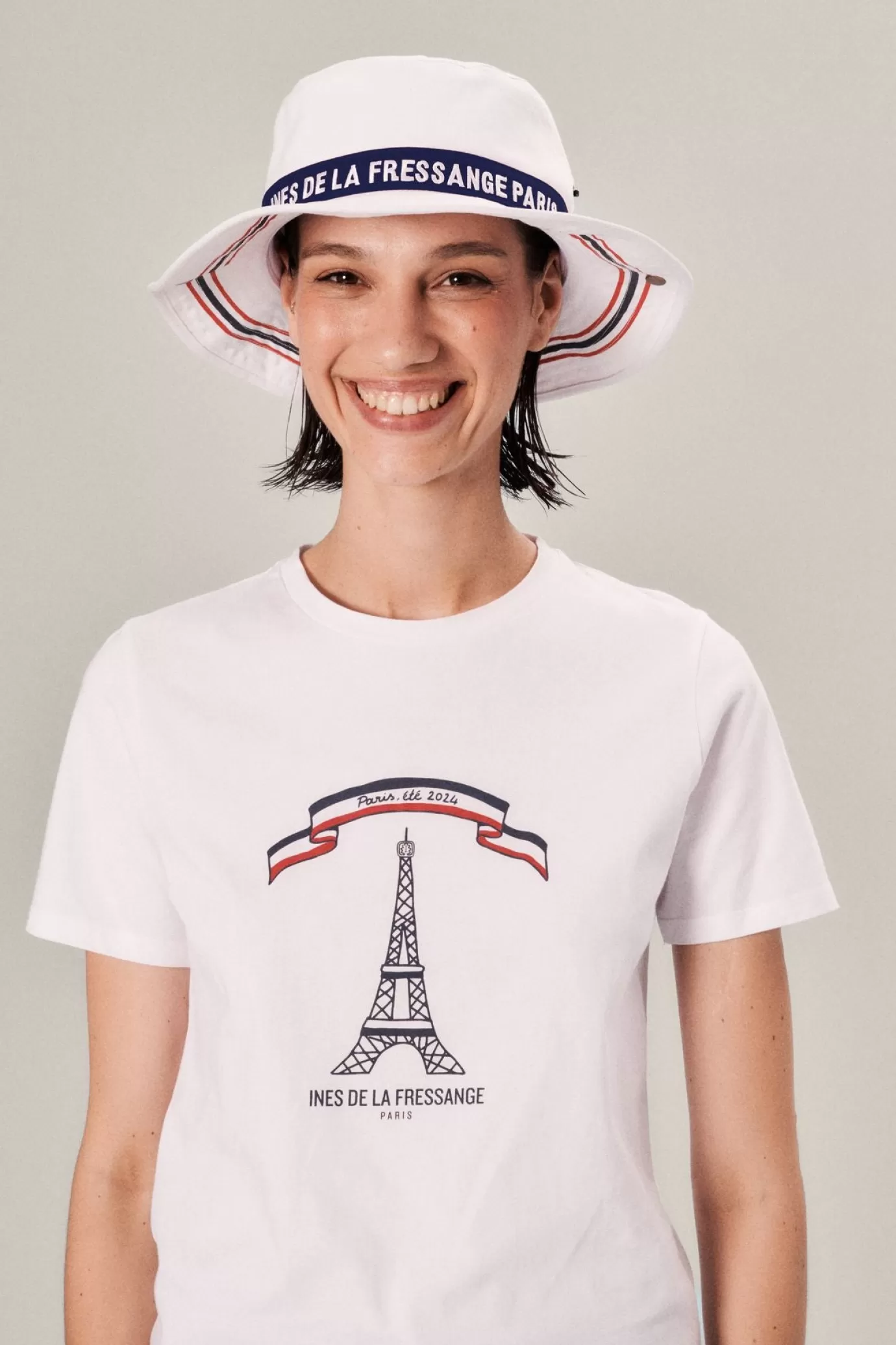 Ines De La Fressange Paris T-shirt série limitée, été 2024 à Paris, modèle « Tour Eiffel »